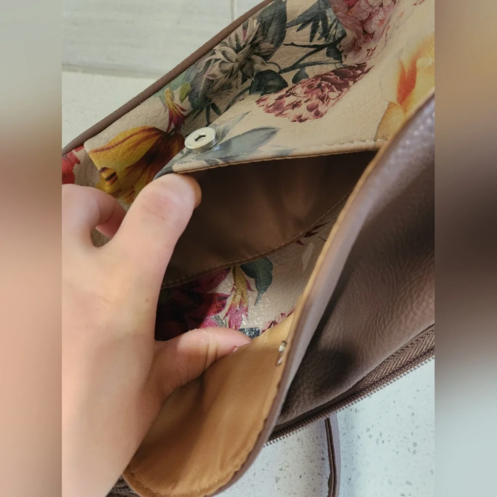 NWOT St. John's Bay Crossbody Purse - Picture 6 of 8